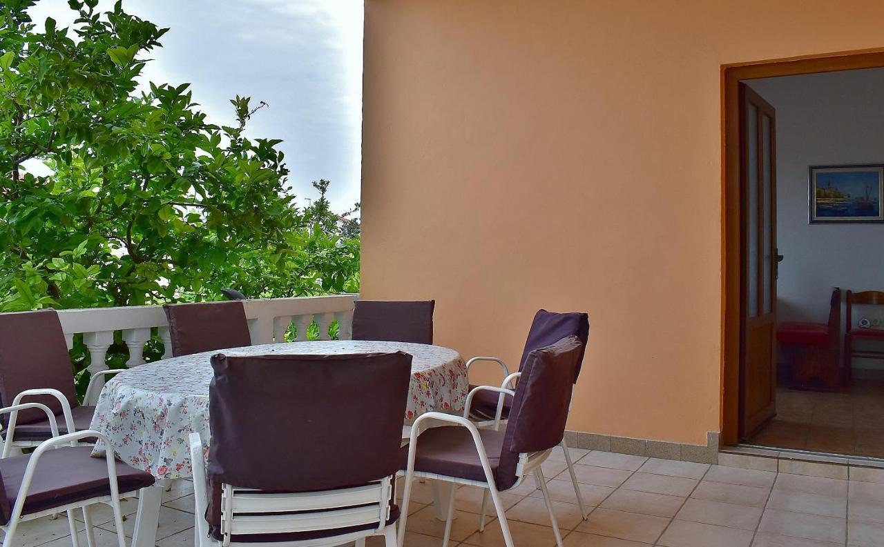 Apartament Banjol Exterior photo